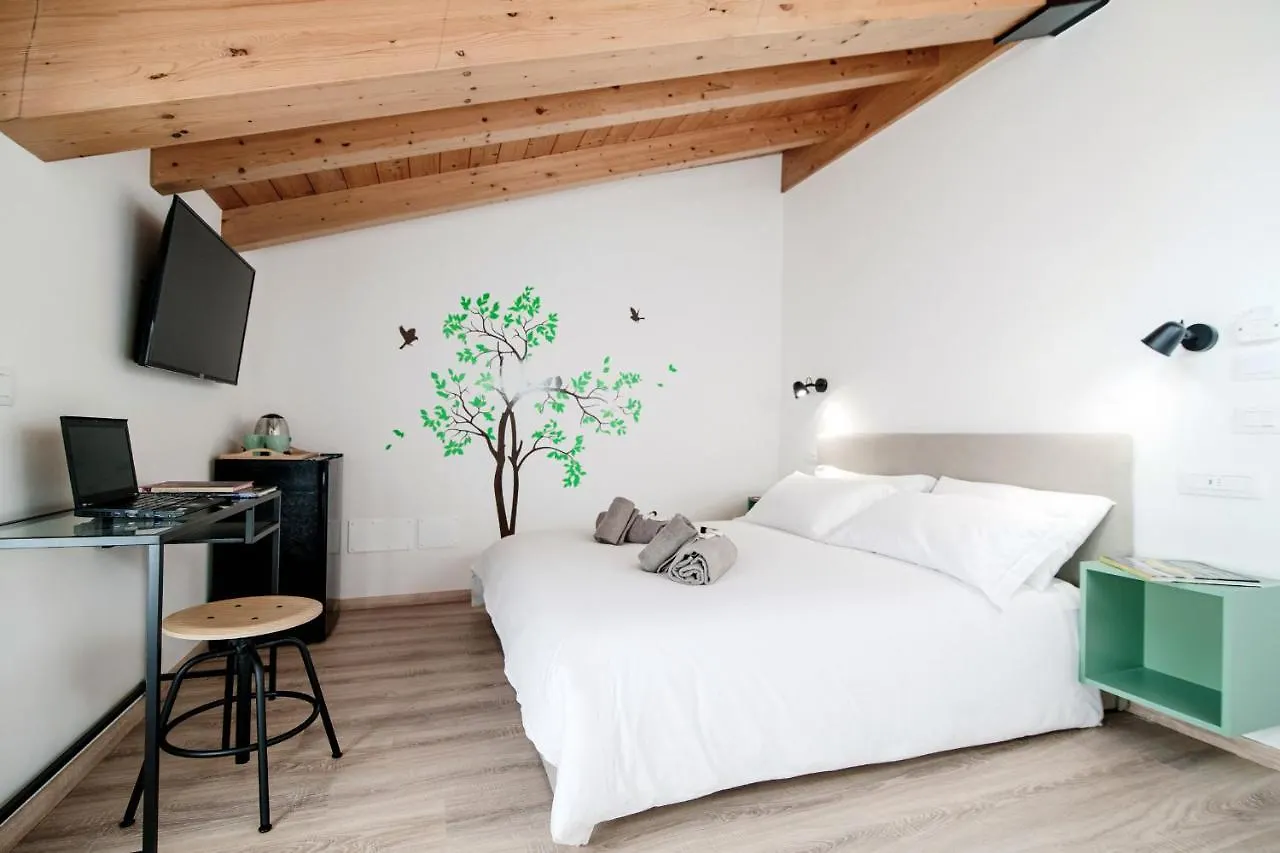 Spazio 77 - The House Of Travelers Como Guest house