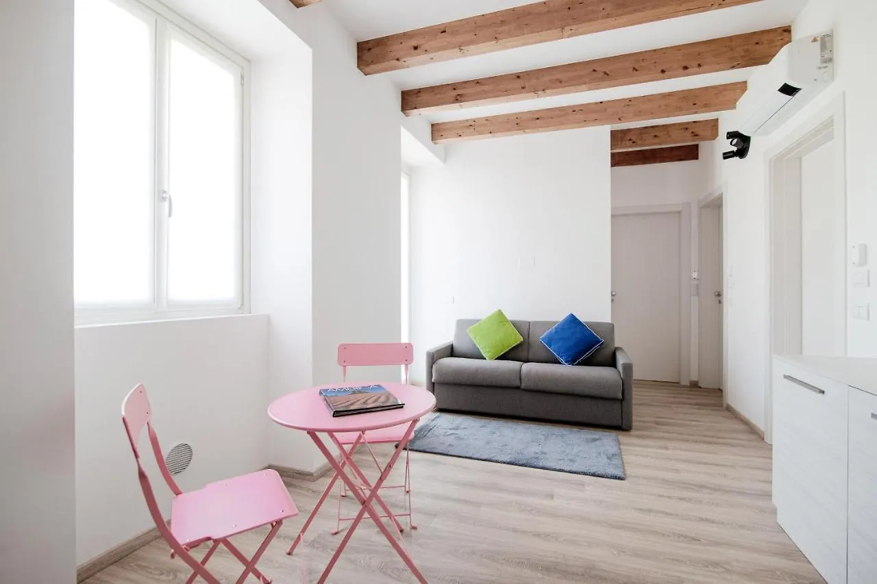 Spazio 77 - The House Of Travelers Como Guest house