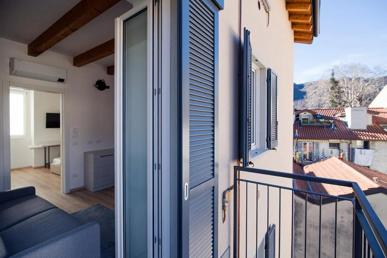Spazio 77 - The House Of Travelers Como Italy