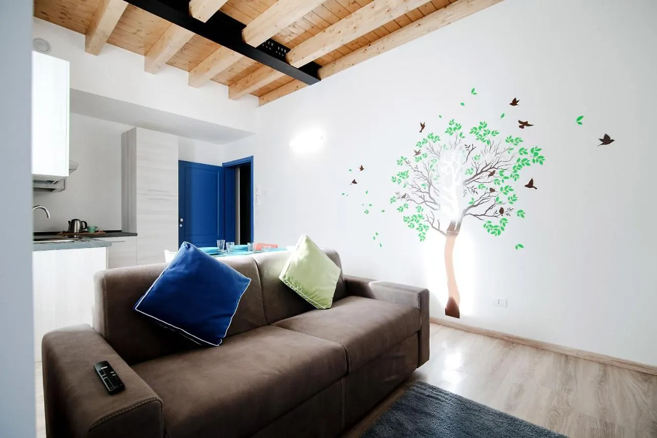 Spazio 77 - The House Of Travelers Como 0*,  Italy