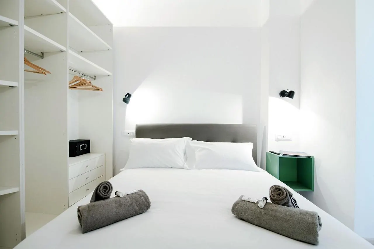 Spazio 77 - The House Of Travelers Como Guest house