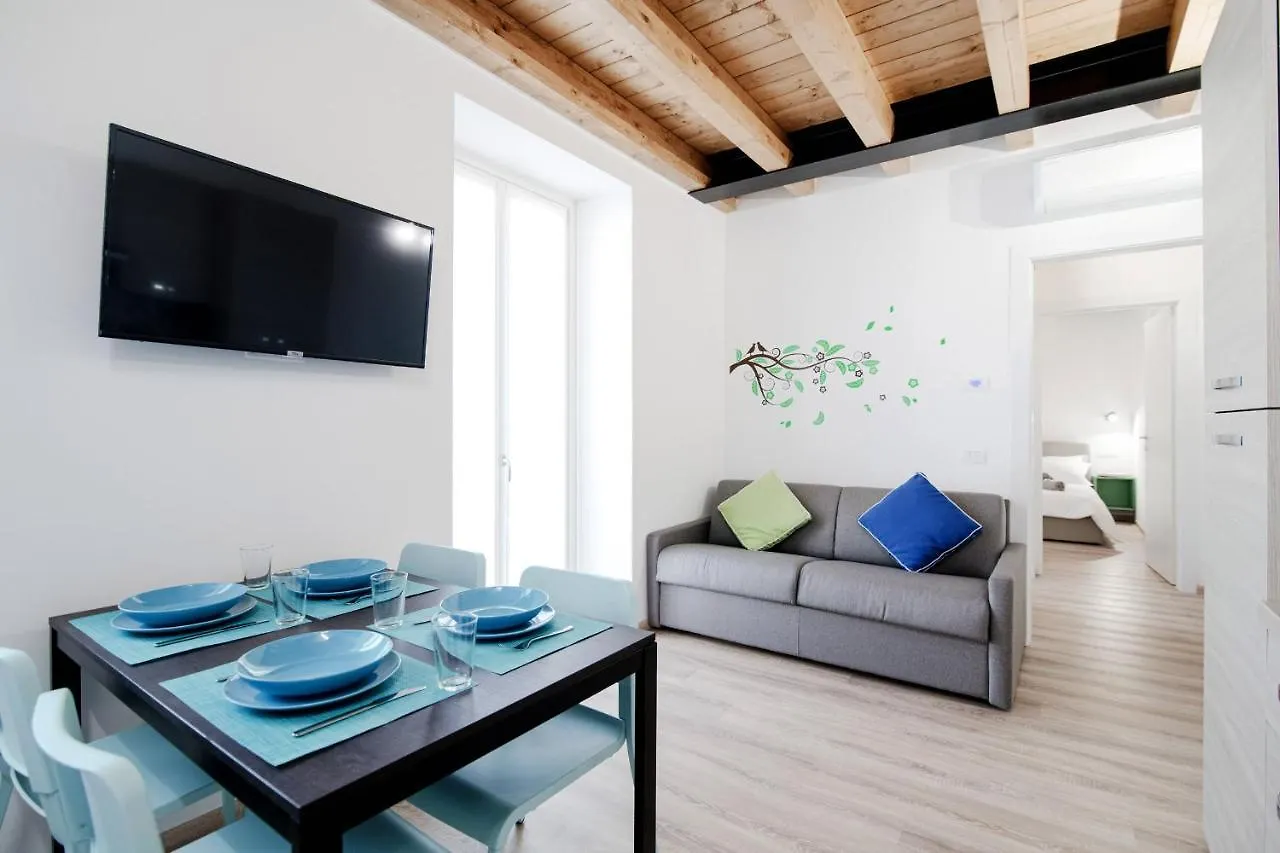 Spazio 77 - The House Of Travelers Como Italy