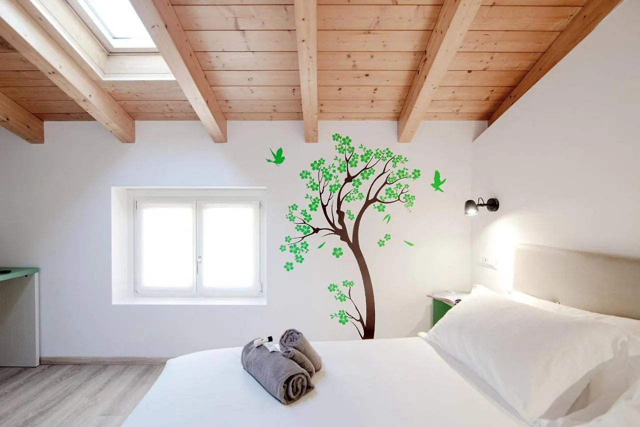 Spazio 77 - The House Of Travelers Como 0*,