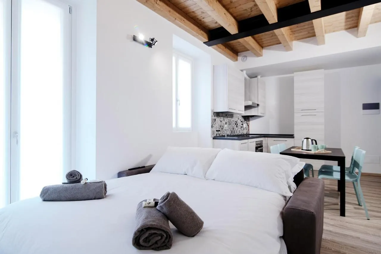 Spazio 77 - The House Of Travelers Como Italy