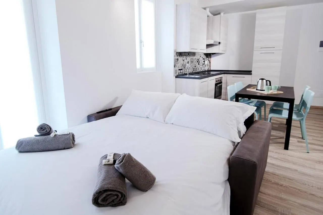 Spazio 77 - The House Of Travelers Como Guest house