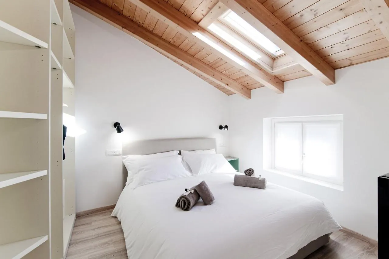Guest house Spazio 77 - The House Of Travelers Como Italy