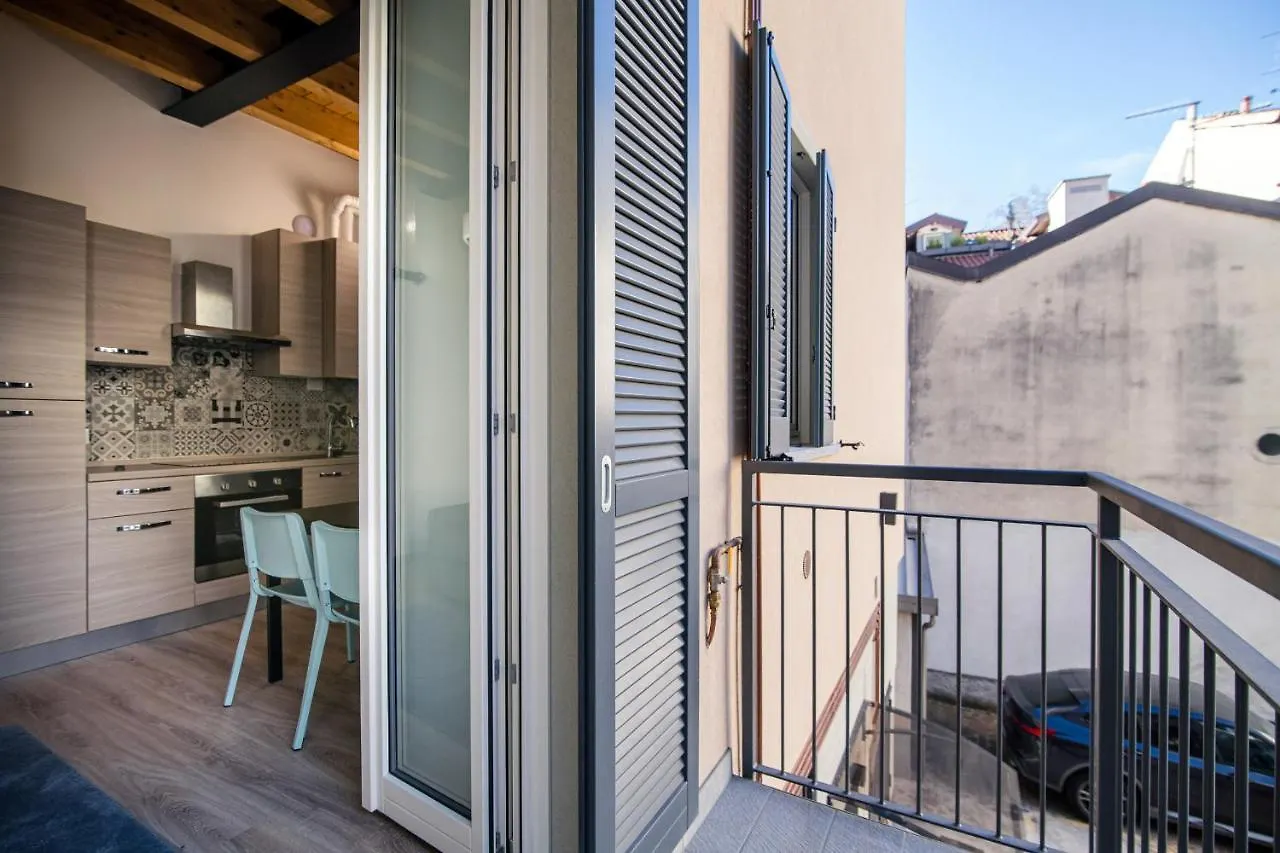 Spazio 77 - The House Of Travelers Como Guest house